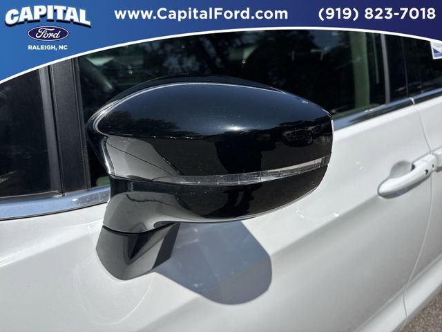 Used 2024 Chrysler Pacifica Touring-L FWD image 12
