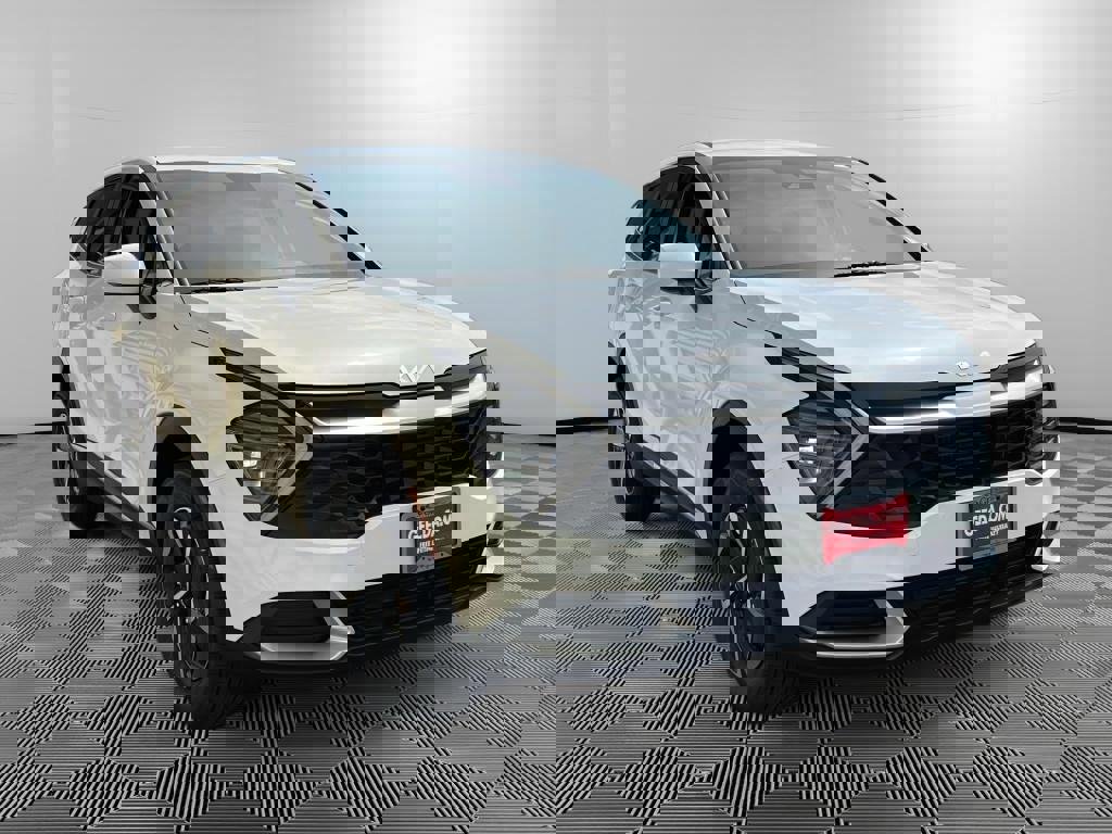 New 2025 Kia Sportage LX image 3