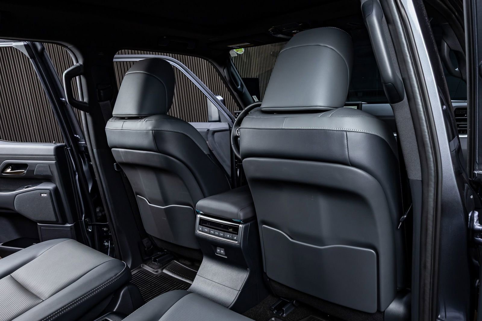 Used 2025 Lexus GX 550 image 32