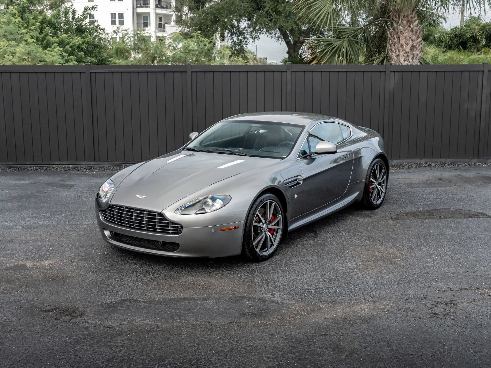 Used 2011 Aston Martin V8 Vantage Coupe RWD image 31