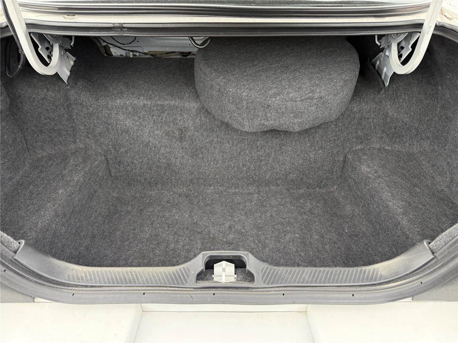 Used 1996 Ford Crown Victoria LX RWD image 33