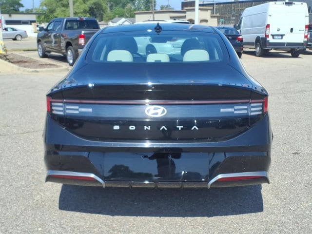 Used 2024 Hyundai Sonata SEL FWD image 6