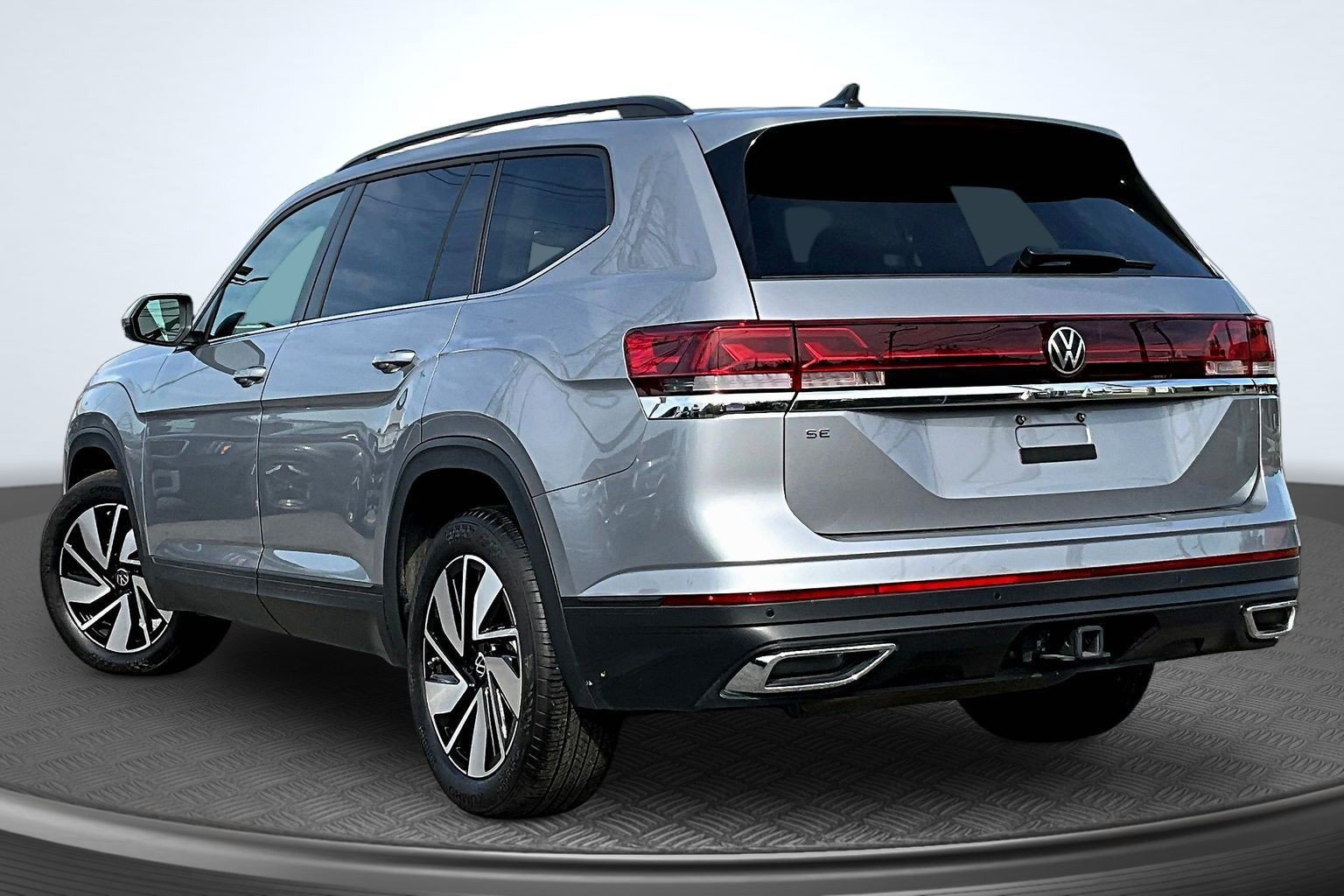 Used 2026 Volkswagen Atlas SE FWD image 3