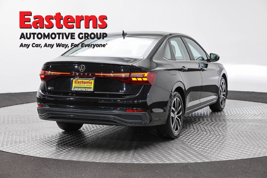 Used 2025 Volkswagen Jetta SE FWD image 6