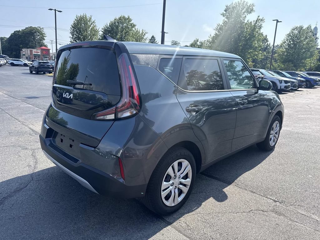 Used 2025 Kia Soul LX FWD image 7