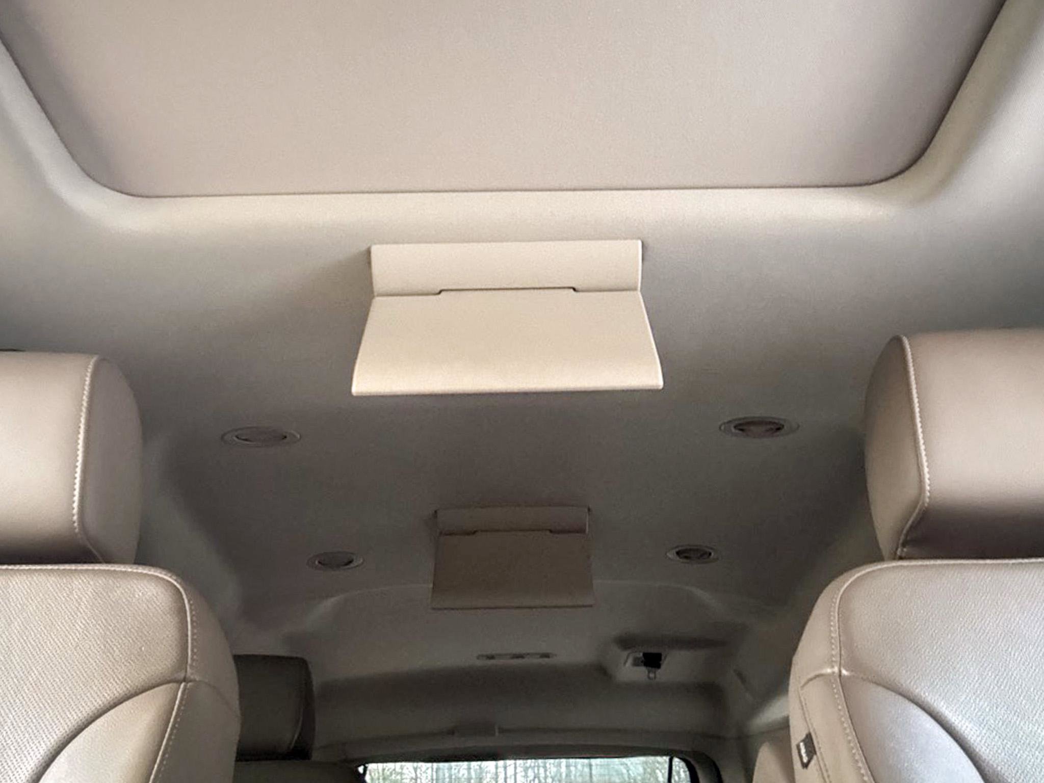 Used 2017 Chevrolet Suburban Premier image 21