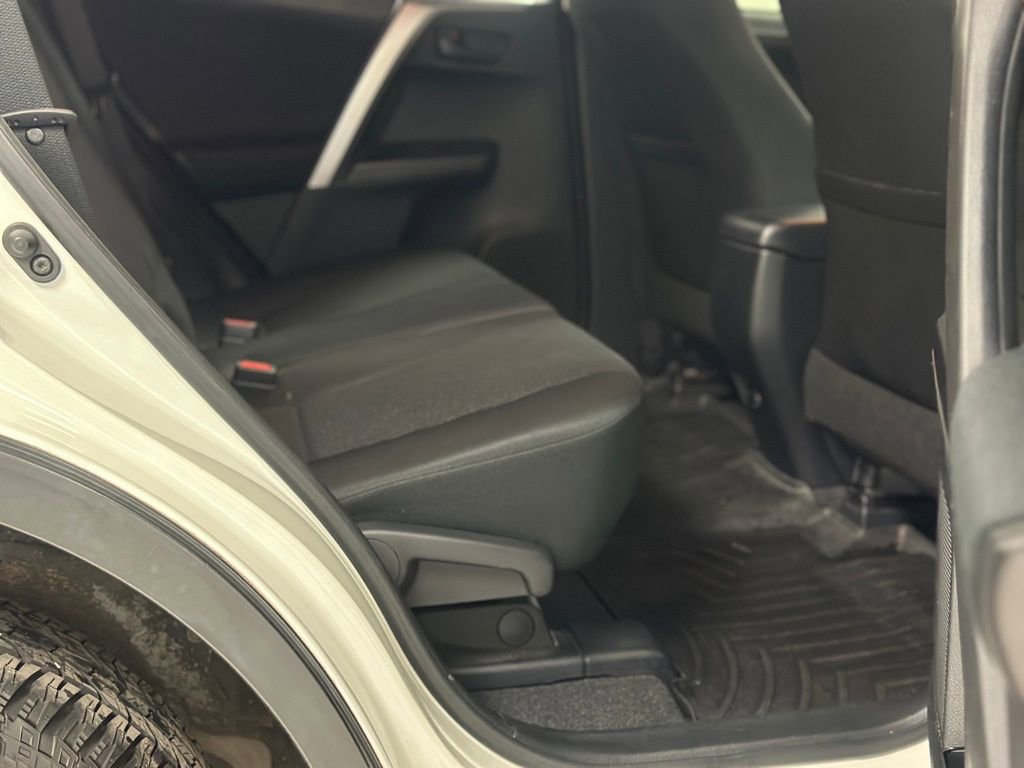 Used 2016 Toyota RAV4 LE image 19