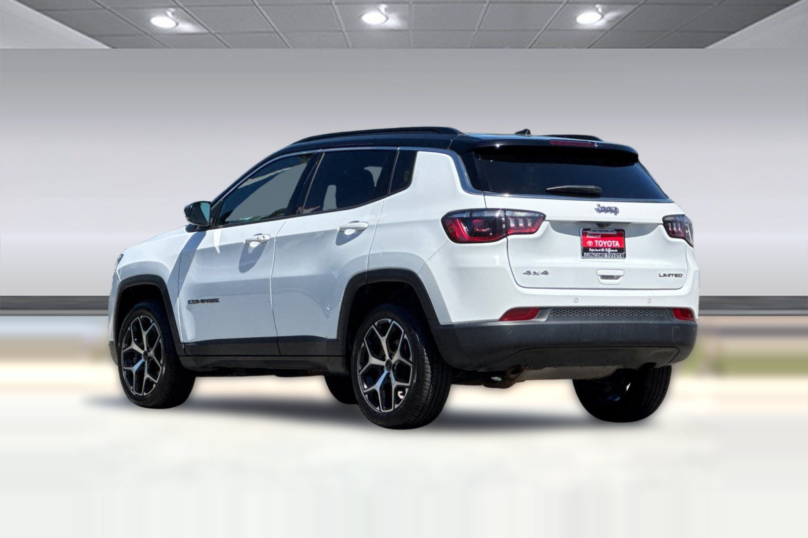 Used 2025 Jeep Compass Limited AWD/4WD image 3