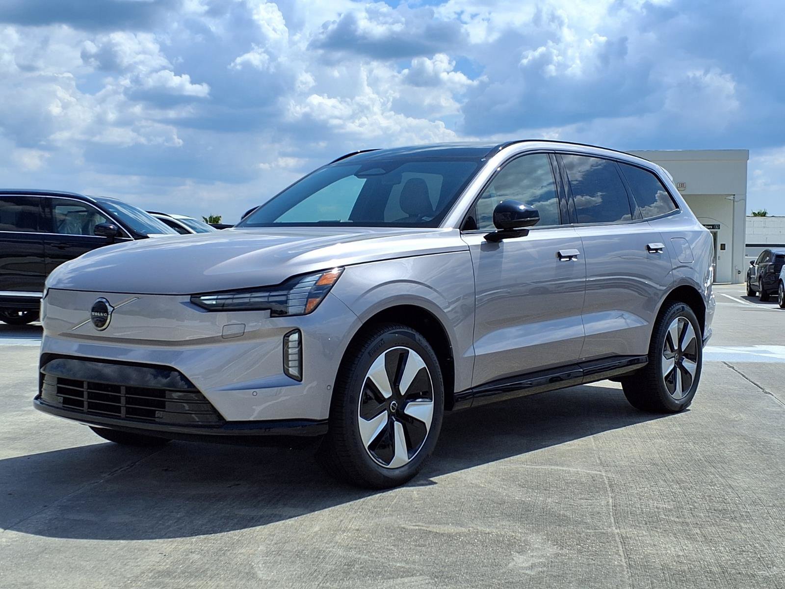 New 2026 Volvo EX90 Plus RWD image 3