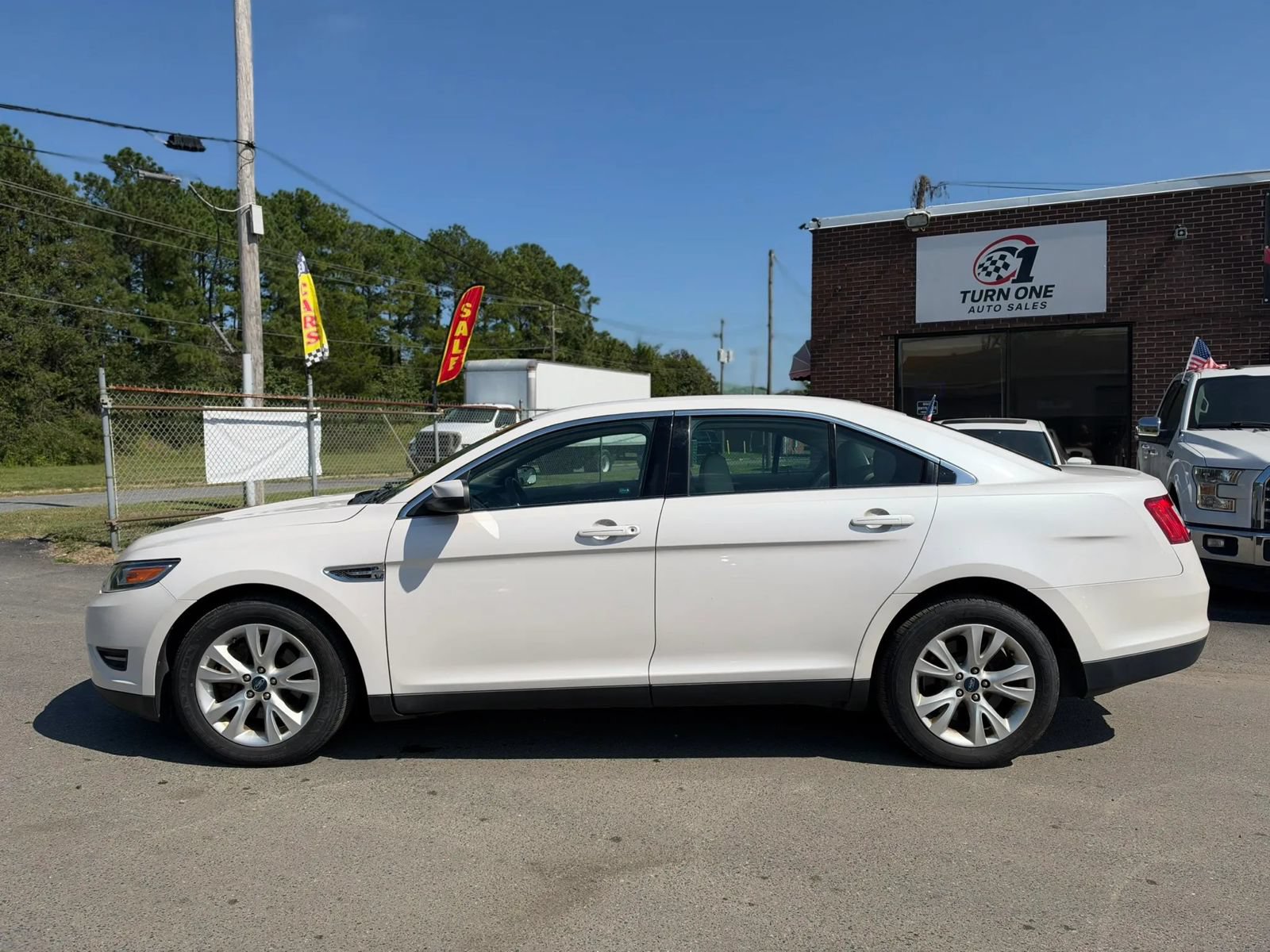 Used 2011 Ford Taurus SEL AWD/4WD image 2