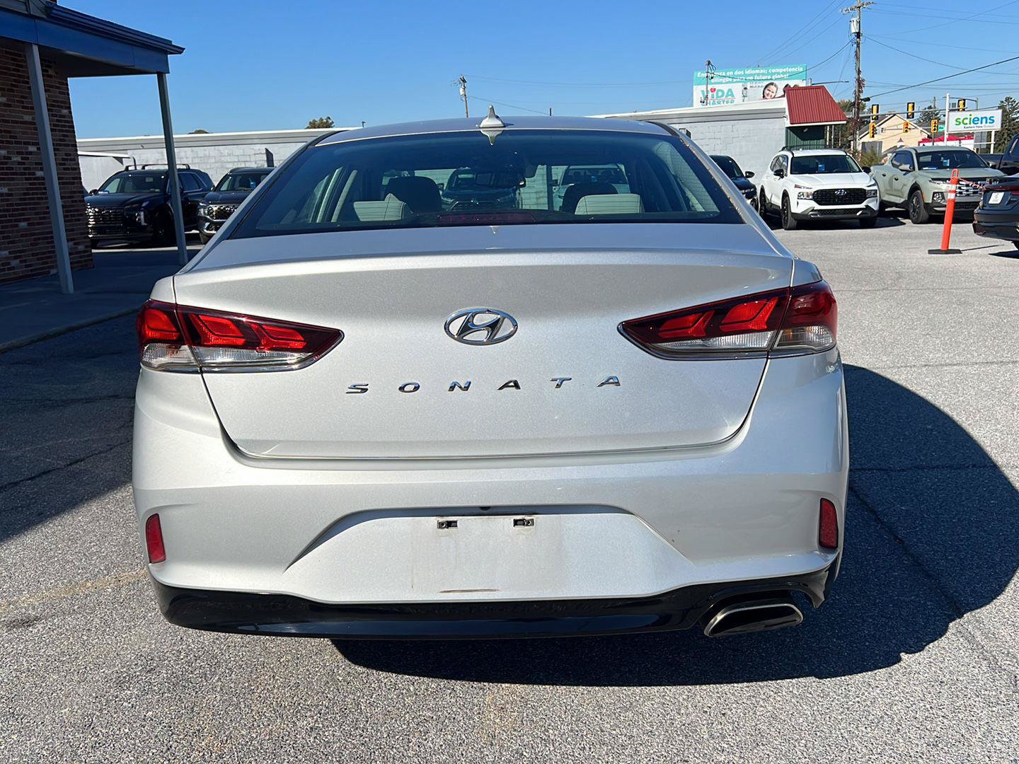 Used 2018 Hyundai Sonata SEL w/ Tech Package 02 FWD image 4