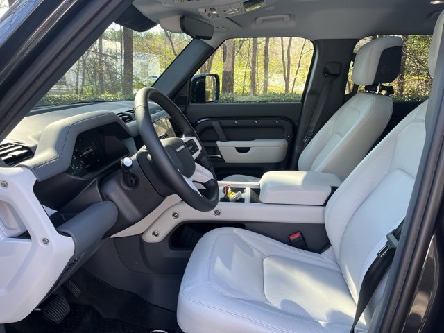 Used 2026 Land Rover Defender 110 X-Dynamic SE image 5