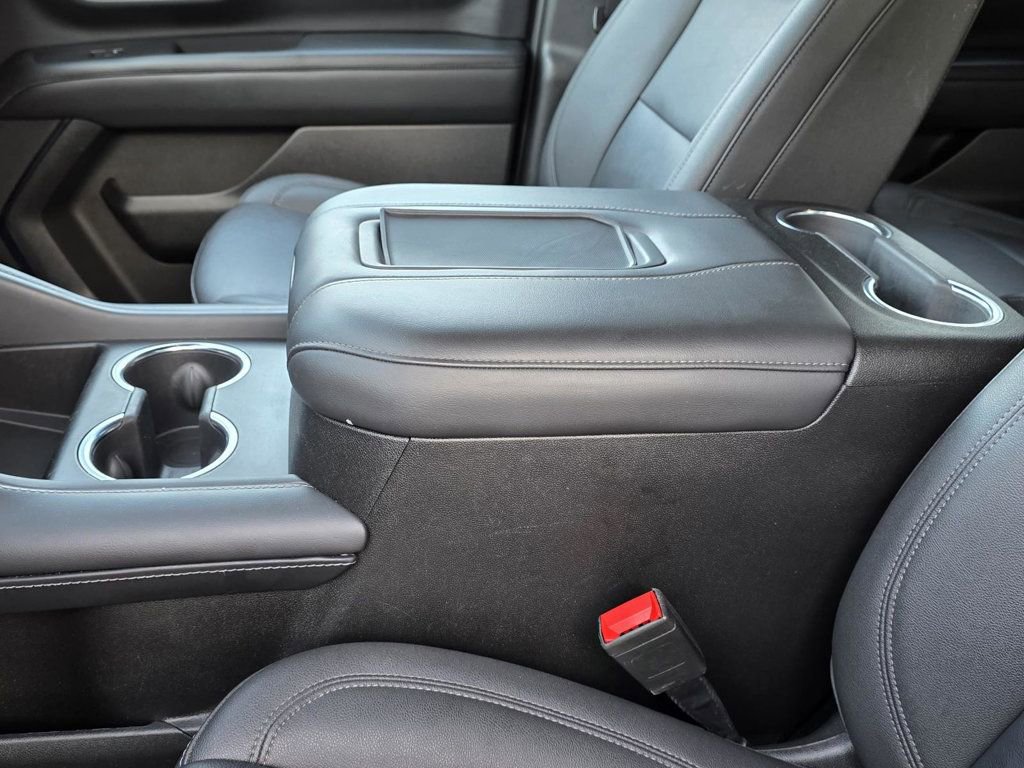 Used 2023 Chevrolet Suburban LT image 7