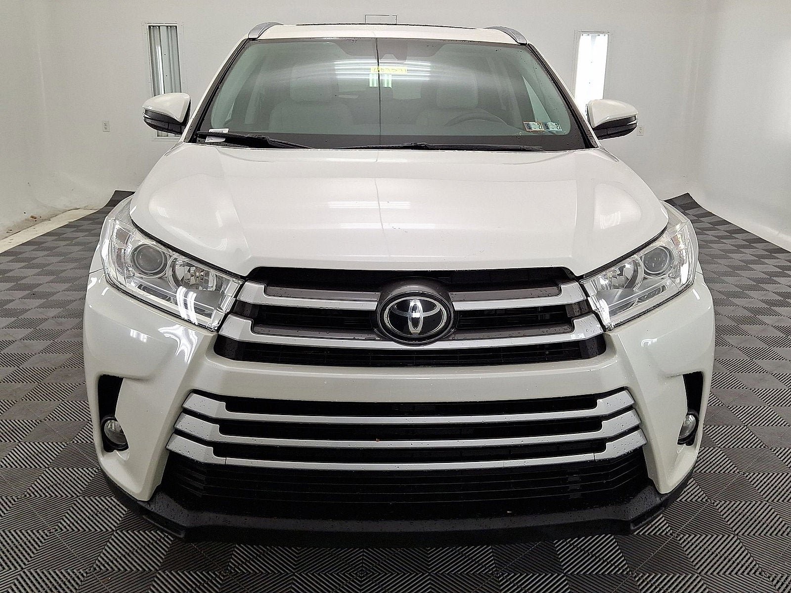 Used 2018 Toyota Highlander XLE AWD/4WD image 29