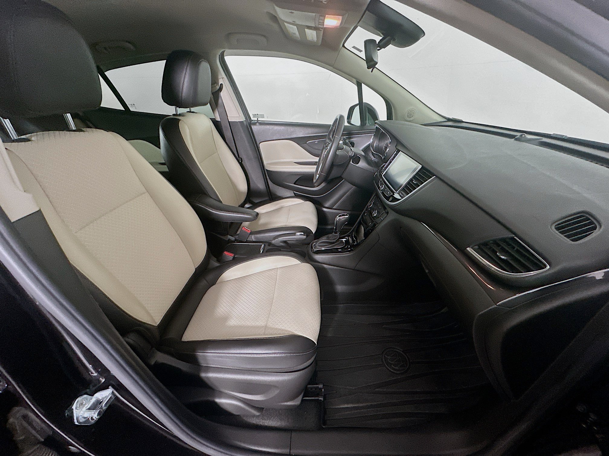 Used 2020 Buick Encore Preferred w/ Safety Package FWD image 29