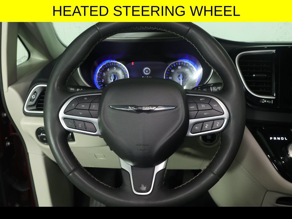 Used 2023 Chrysler Pacifica Touring-L FWD image 6