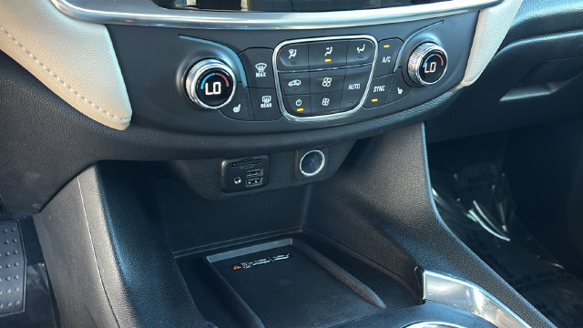 Used 2023 Chevrolet Traverse LT w/ LT Premium Package FWD image 31