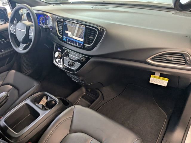 New 2026 Chrysler Voyager LX FWD image 25