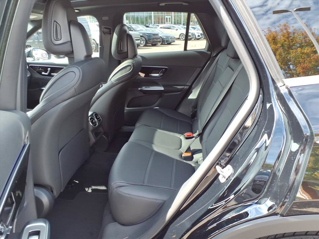 Used 2026 Mercedes-Benz GLC 300 4MATIC image 11