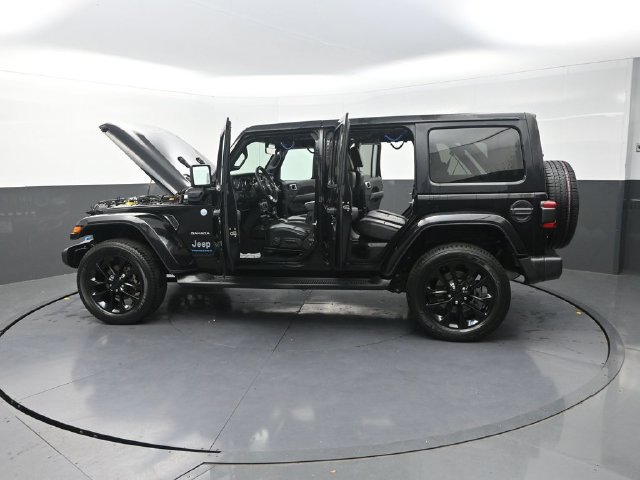 Used 2023 Jeep Wrangler Unlimited Sahara w/ Cold Weather Group AWD/4WD image 35
