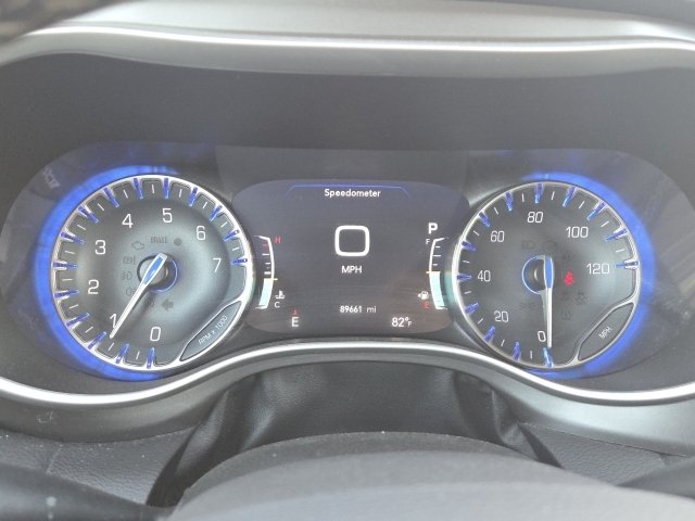 Used 2023 Chrysler Pacifica Touring-L FWD image 17
