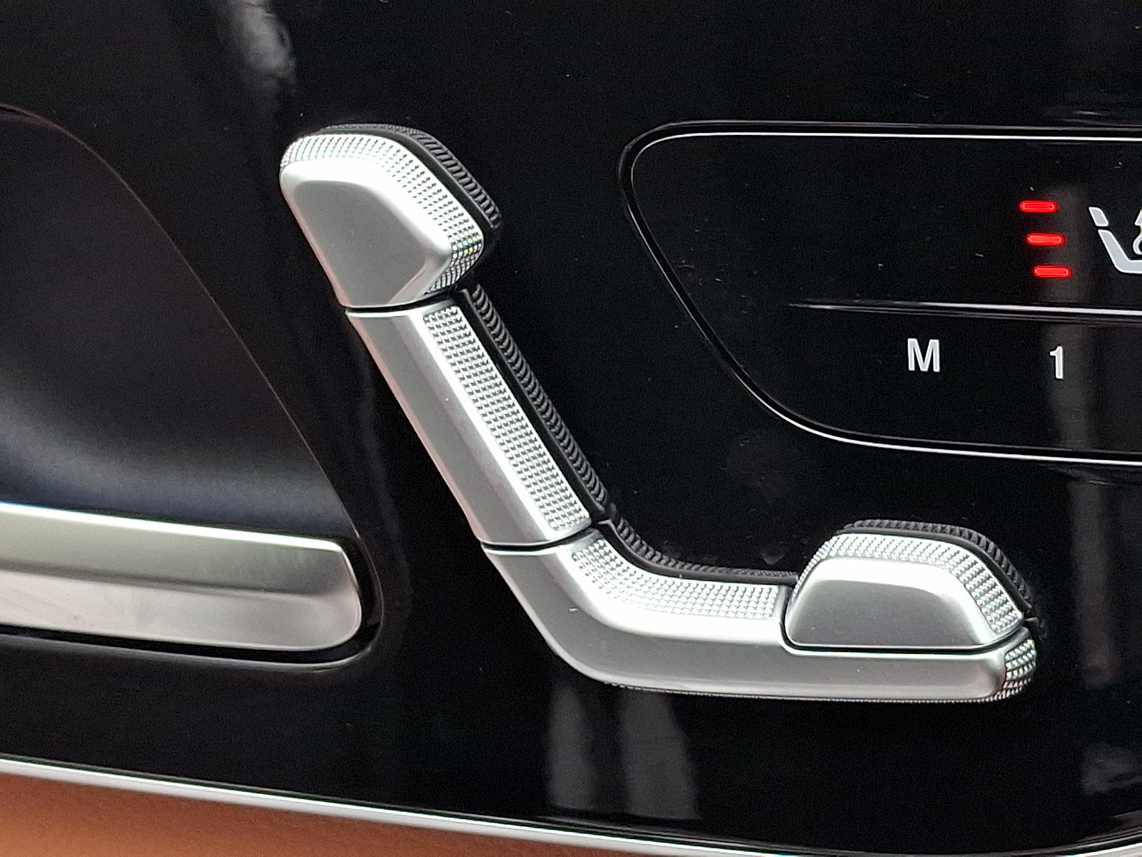 Used 2024 Mercedes-Benz GLC 43 AMG 4MATIC image 25