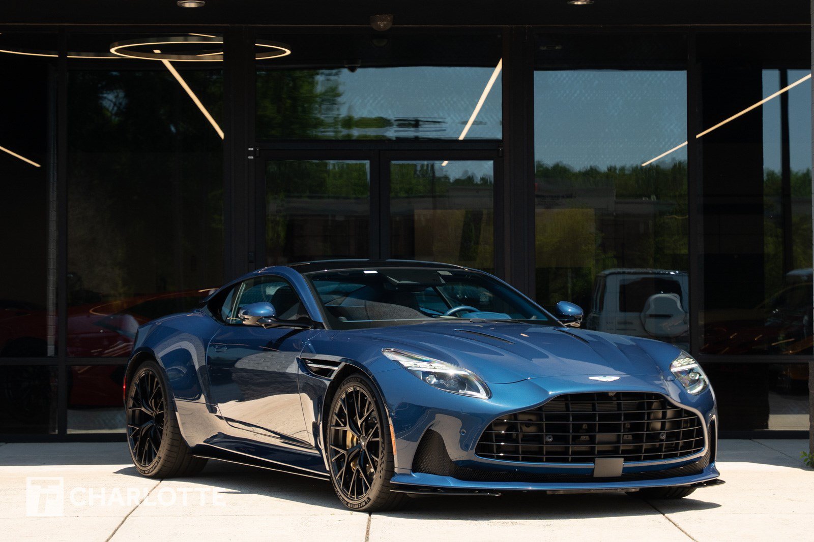 Used 2025 Aston Martin DB12 Coupe RWD image 1