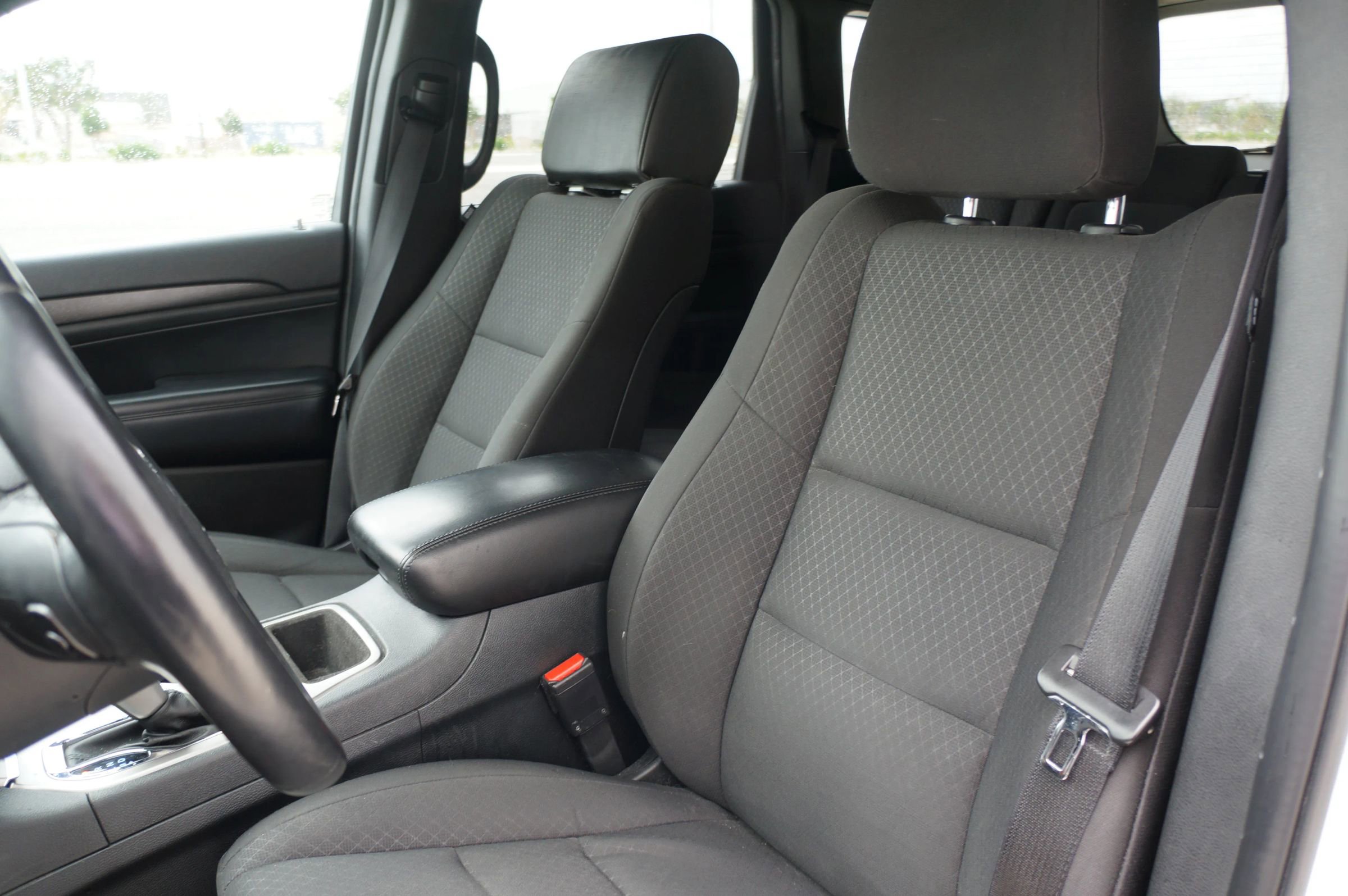 Used 2018 Jeep Grand Cherokee Laredo image 25