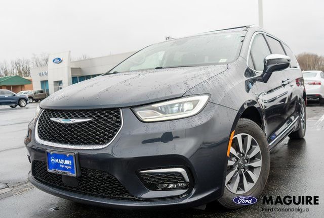 Used 2021 Chrysler Pacifica Limited w/ Uconnect Theater Family Group image 1