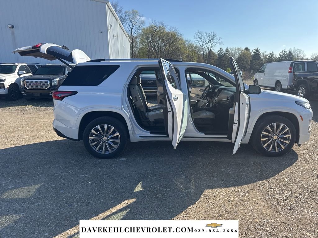 Used 2023 Chevrolet Traverse Premier AWD/4WD image 42