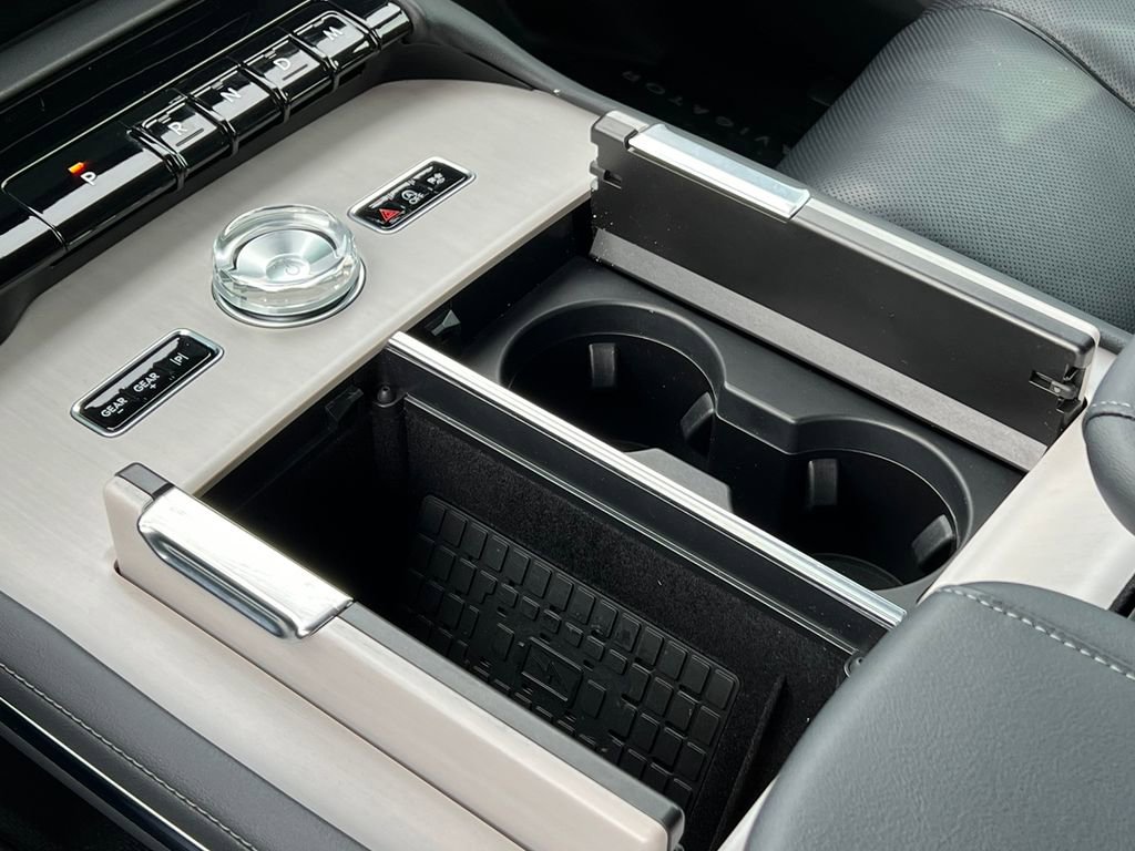 Used 2025 Lincoln Navigator Reserve w/ Jet Appearance Package image 33