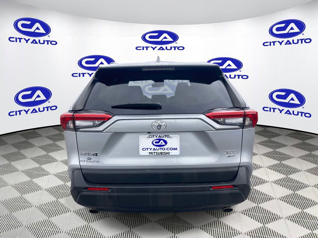 Used 2022 Toyota RAV4 XLE Premium AWD/4WD image 4