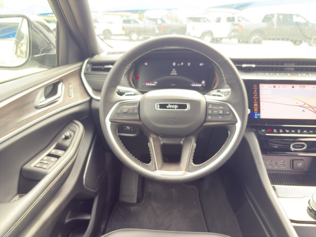 New 2026 Jeep Grand Cherokee L Limited w/ Luxury Tech Group II RWD image 20