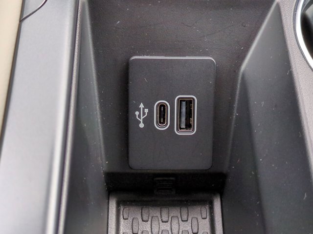 Used 2025 Lincoln Nautilus Reserve image 23