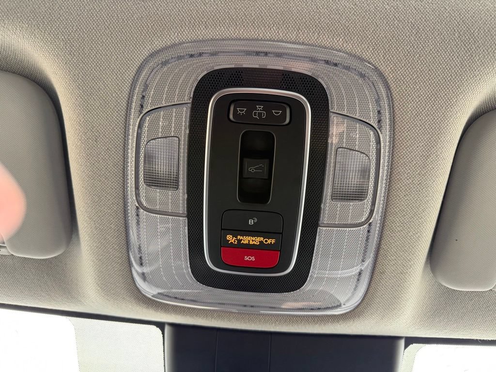 Used 2025 Hyundai Elantra Limited FWD image 21