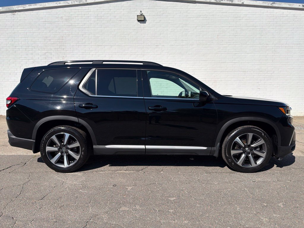 Used 2025 Honda Pilot Elite image 1