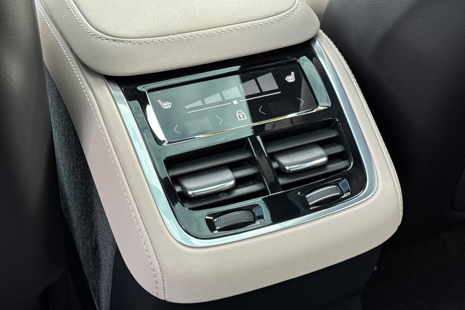 Certified 2026 Volvo XC90 B5 Plus w/ Protection Package image 13