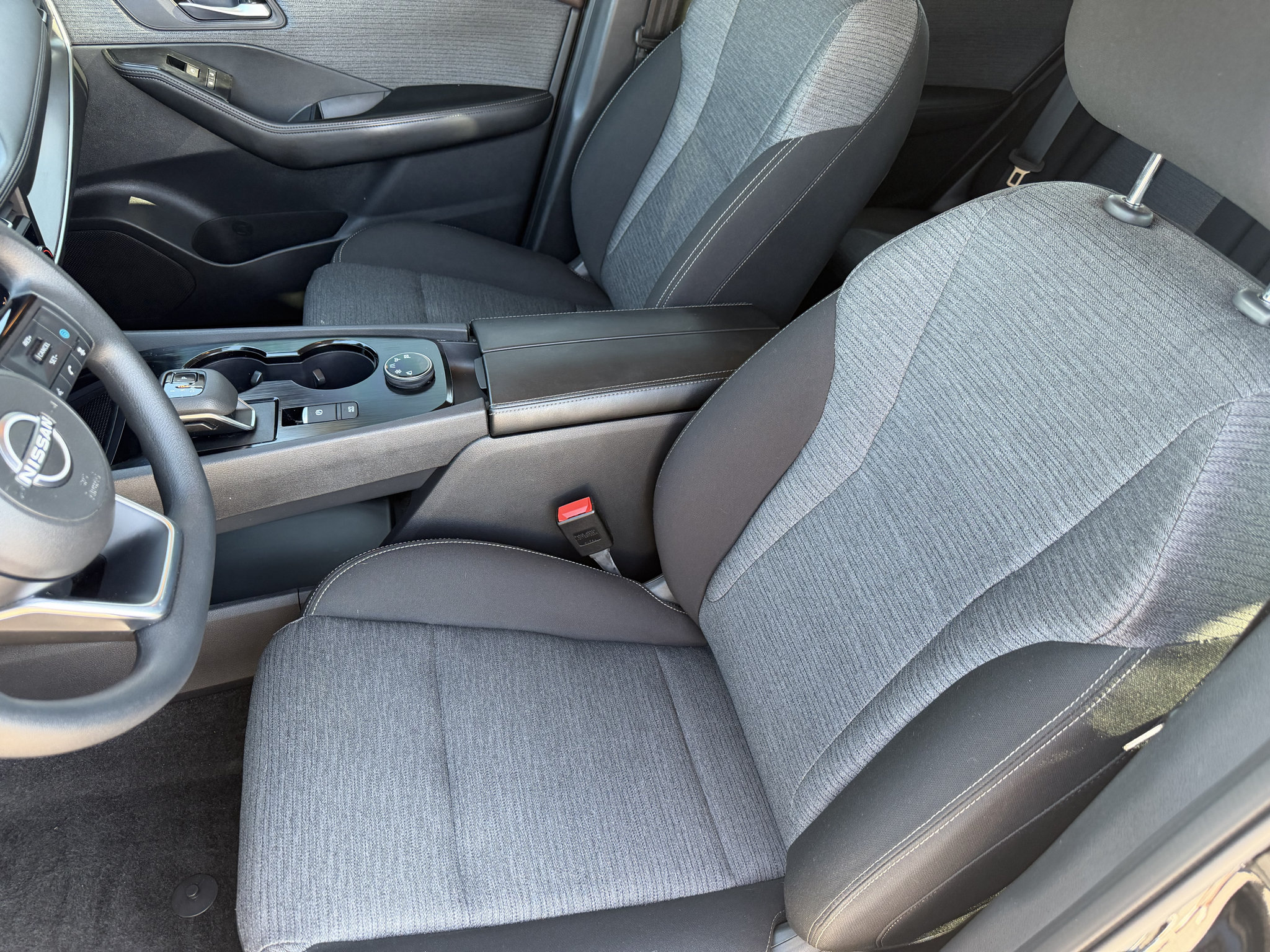 Used 2023 Nissan Rogue SV AWD/4WD image 15