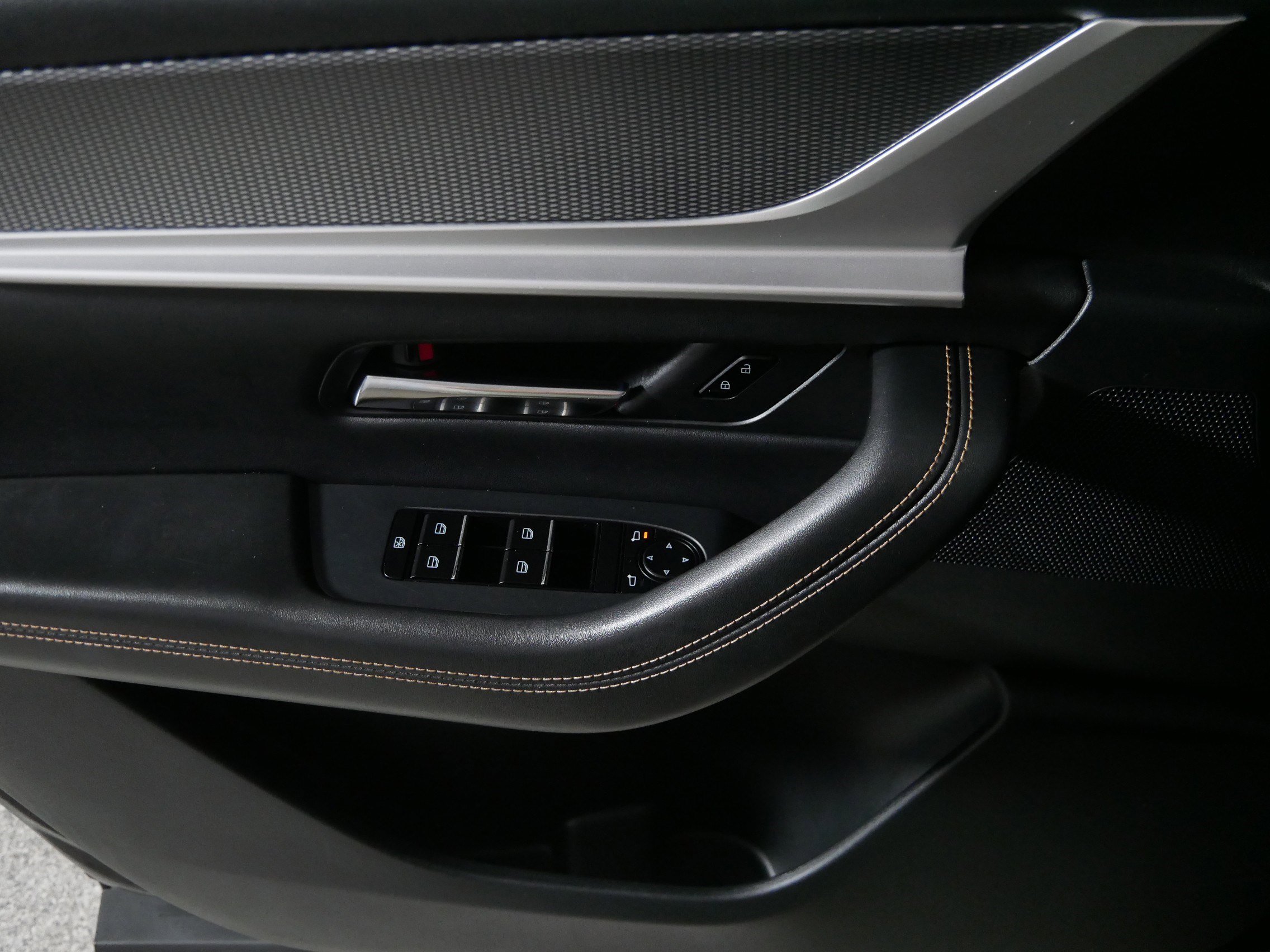 Certified 2025 MAZDA CX-70 3.3 Turbo w/ Preferred Package image 19