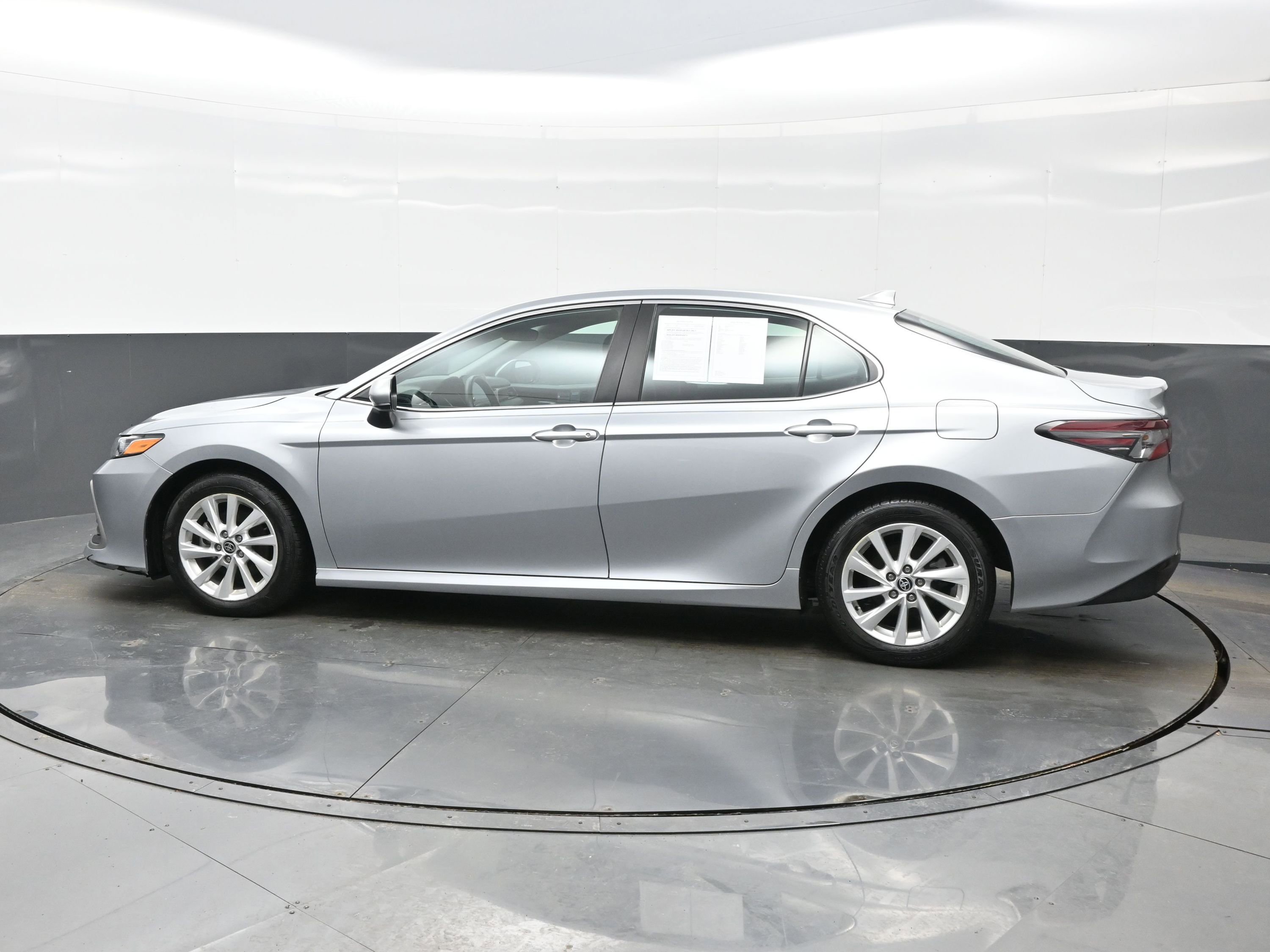 Used 2024 Toyota Camry LE image 3