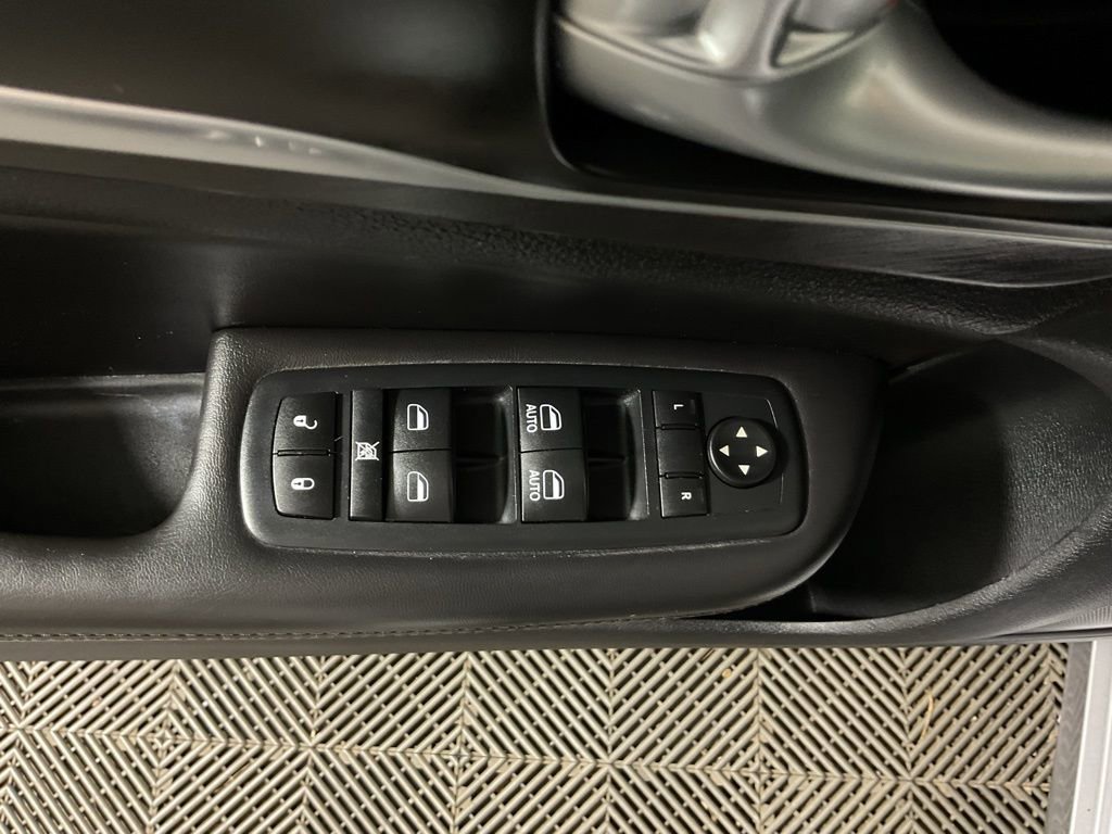 Used 2017 Chrysler 200 Limited Platinum FWD image 20