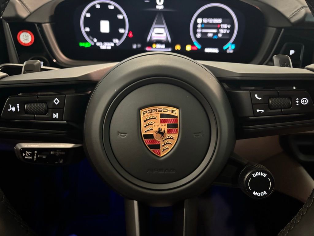 Certified 2025 Porsche Cayenne image 17