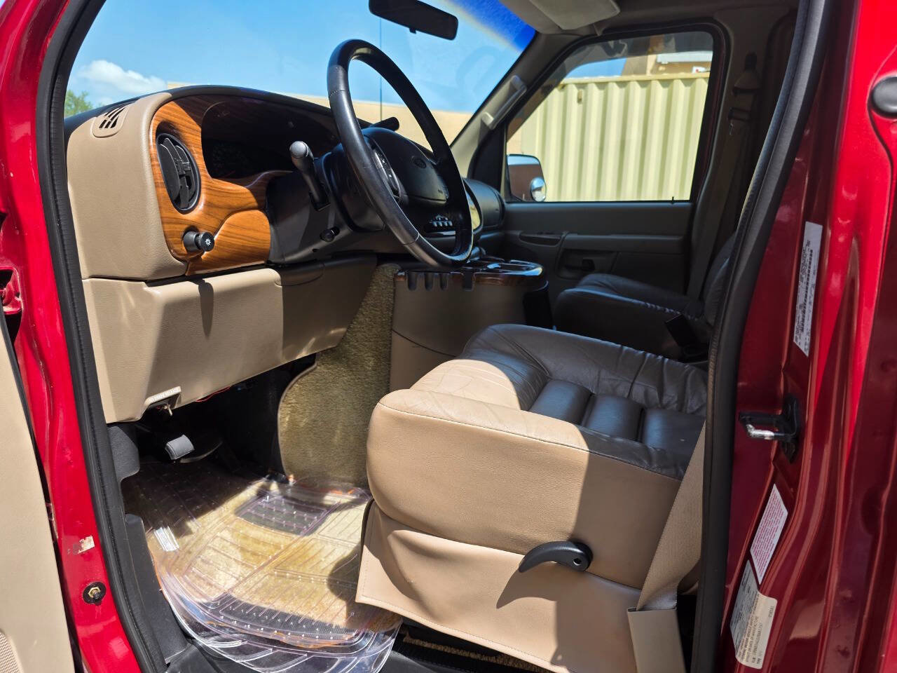 Used 2002 Ford E-150 and Econoline 150 image 11