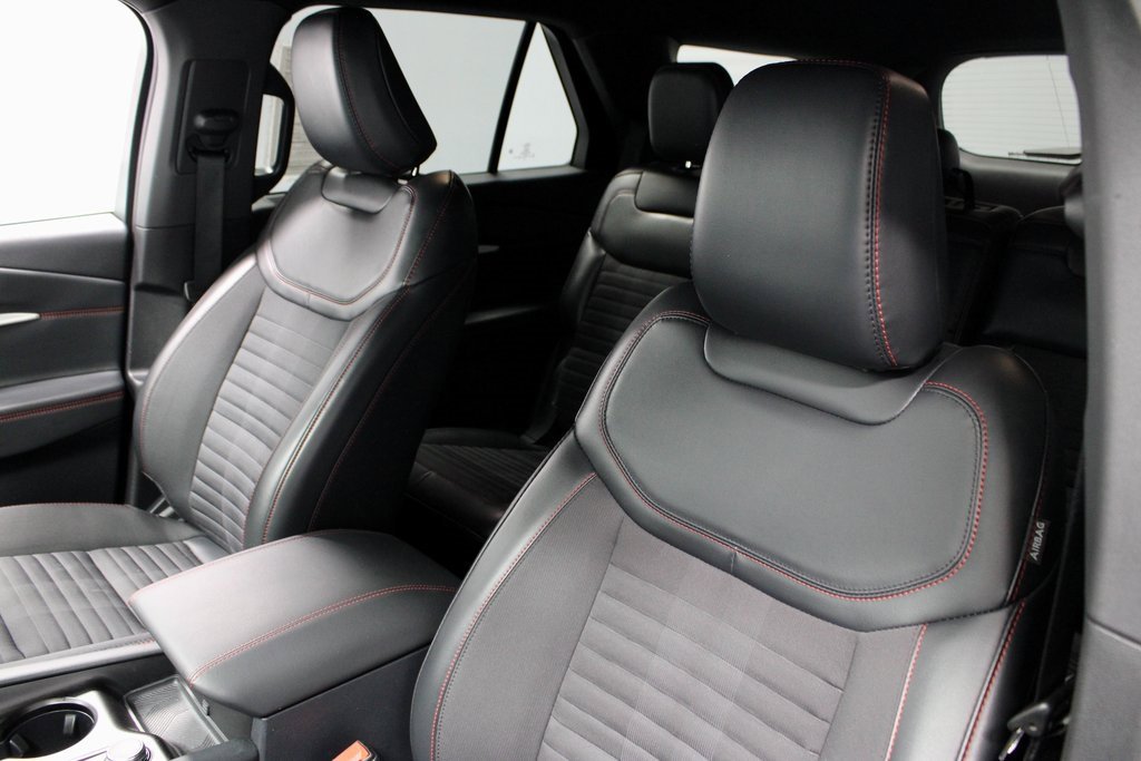 Certified 2025 Ford Explorer ST-Line w/ ST-Line Street Pack image 26