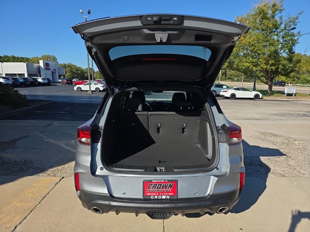 Used 2023 Chevrolet TrailBlazer RS w/ Sun and Liftgate Package FWD image 5