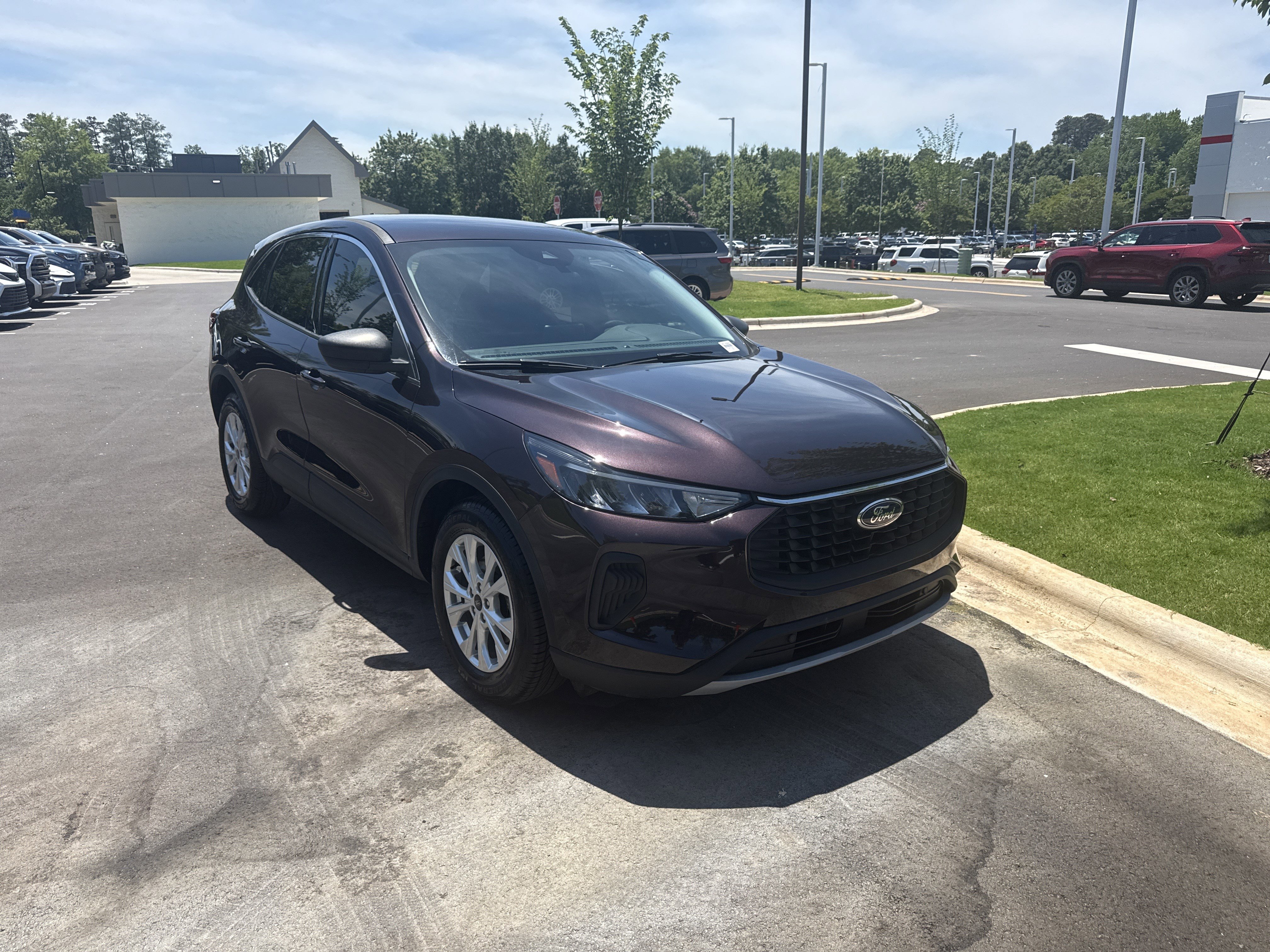 Used 2023 Ford Escape Active FWD image 2