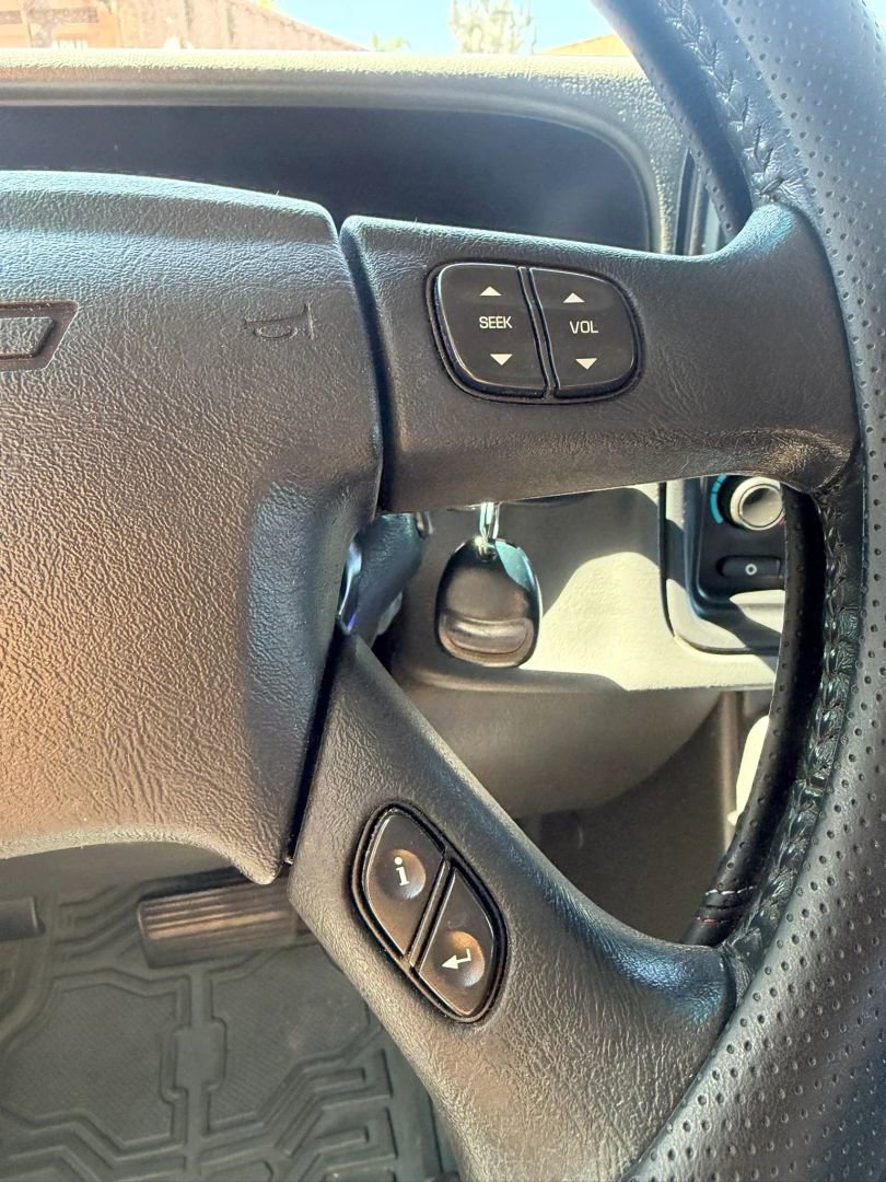 Used 2005 Chevrolet Silverado 2500 LT w/ Heavy-Duty Power Package AWD/4WD image 23