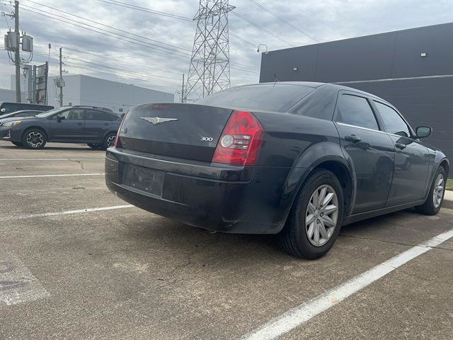 Used 2008 Chrysler 300 LX RWD image 3