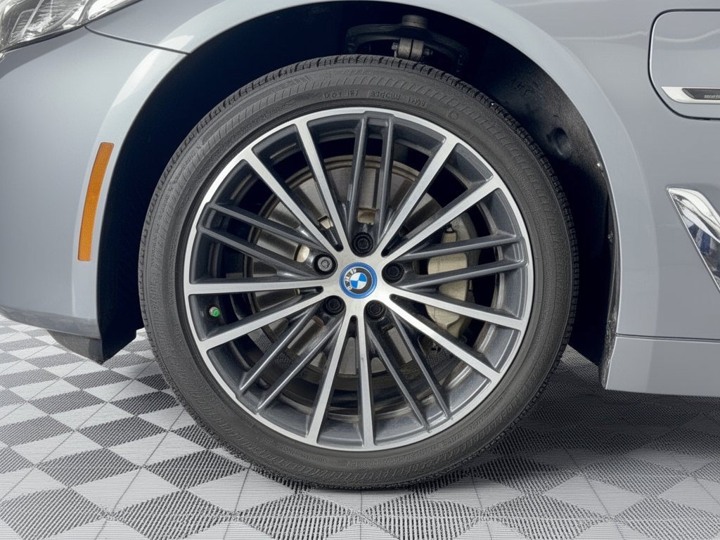 Used 2022 BMW 530e w/ Convenience Package RWD image 13
