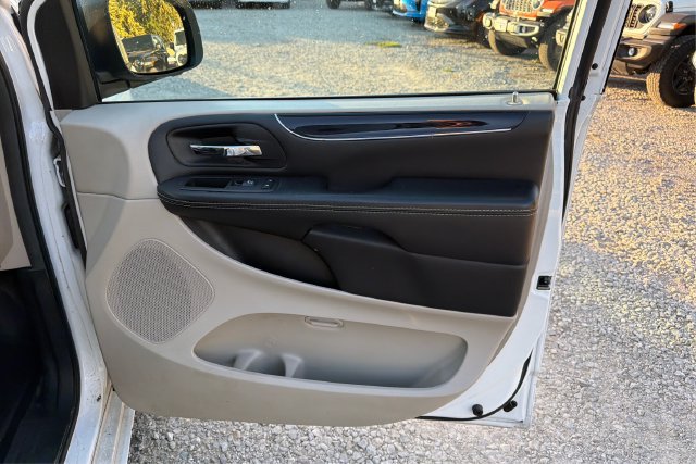 Used 2018 Dodge Grand Caravan SXT FWD image 19